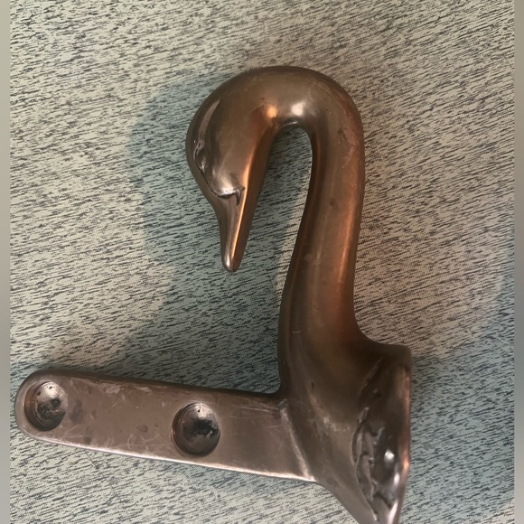 Gorgeous vintage brass swan head rack ends - Picture 2 of 8